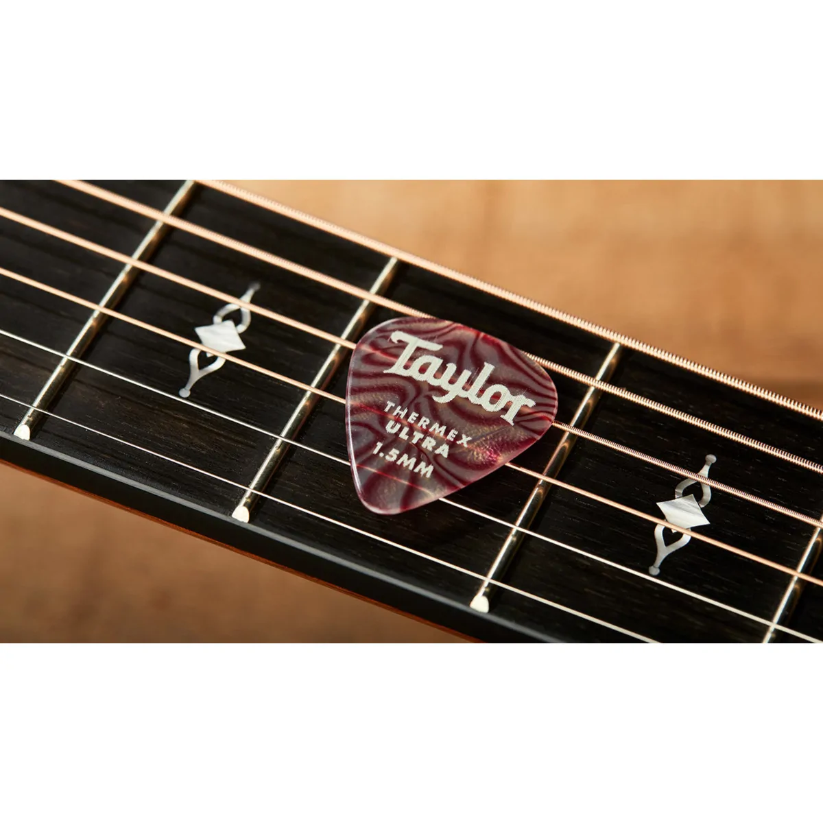 Taylor Guitars Taylor Thermex 351 1,25mm Ruby Swirl Ultra komplet kostek 6 szt - zdjecie 2